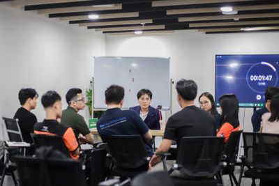 Bàn tròn mentoring 1:1 tại buổi đào tạo Startup Wheel 2026 ở SIHUB
